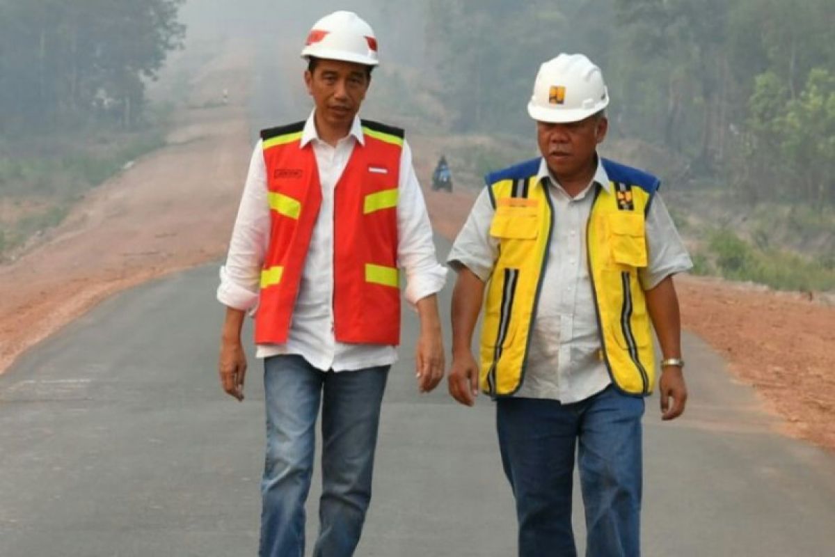 Presiden Jokowi tinjau pembangunan jalan transPapua di Merauke