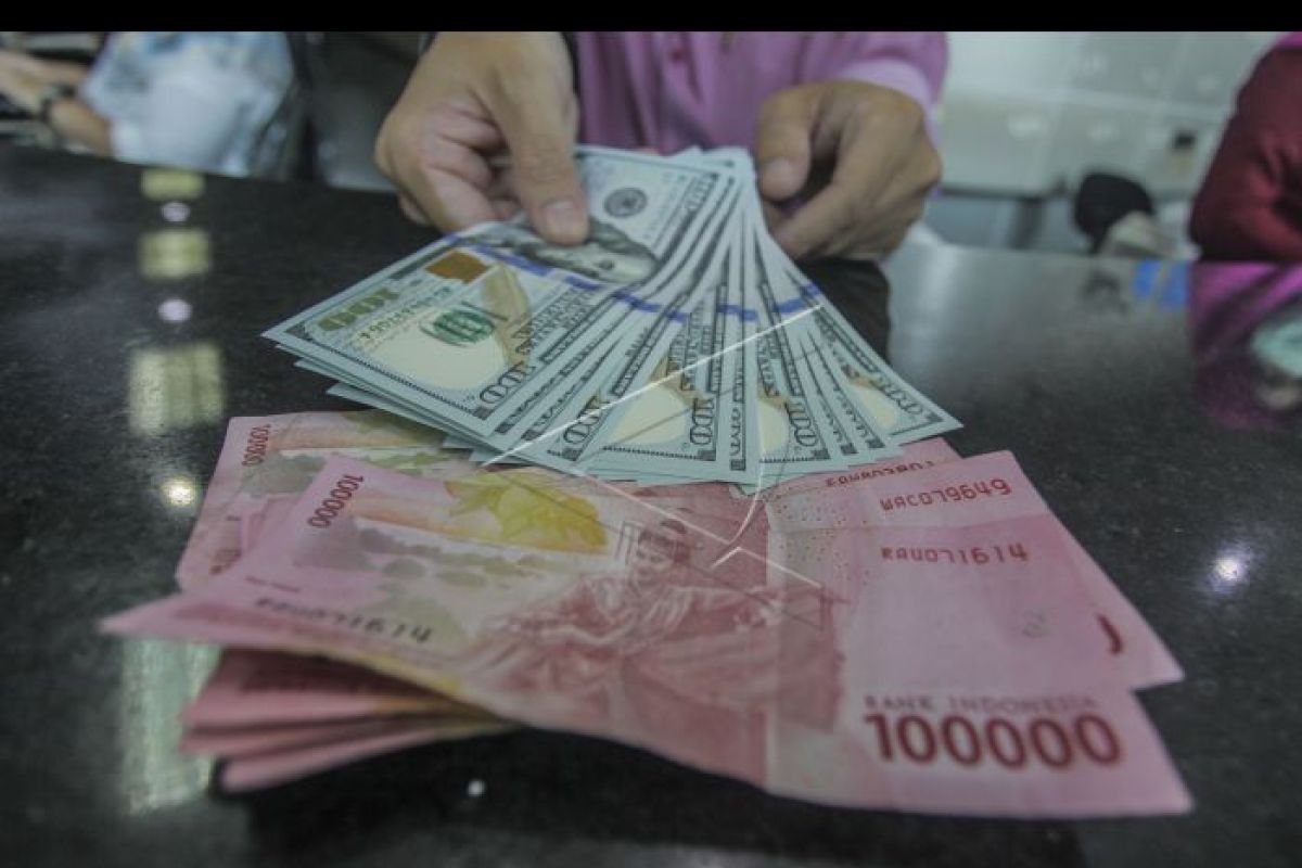 Rupiah akhir pekan ini menguat ke Rp14.281