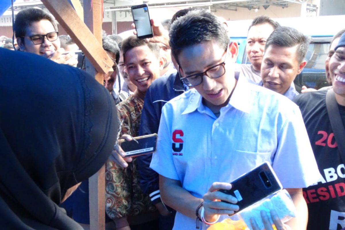 Cawapres Sandiaga Uno kunjungi Pasar Manonda Palu