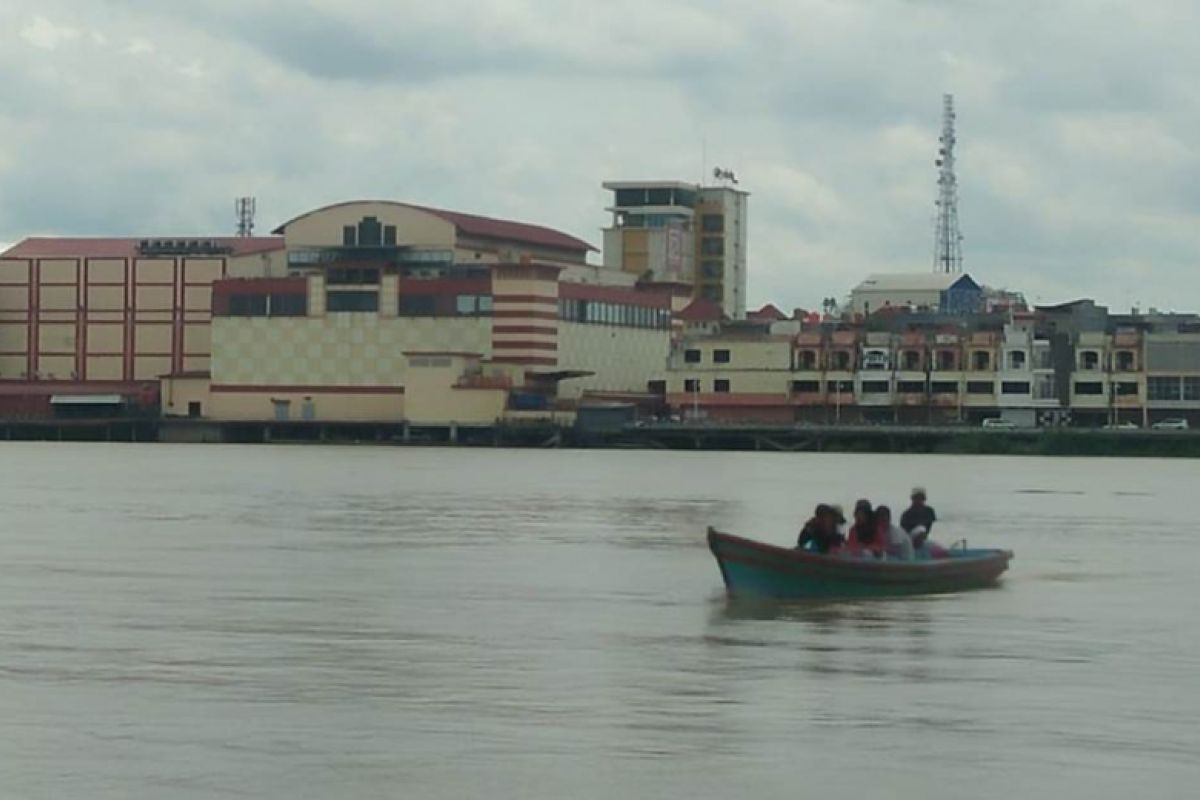 Perahu penyeberangan Sungai Batanghari tak tergantikan