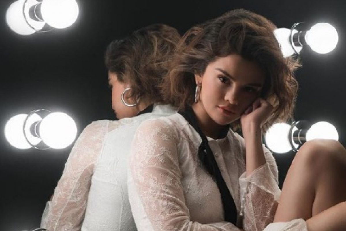 Hadir di Cannes, Selena Gomez keluhkan bahaya media sosial