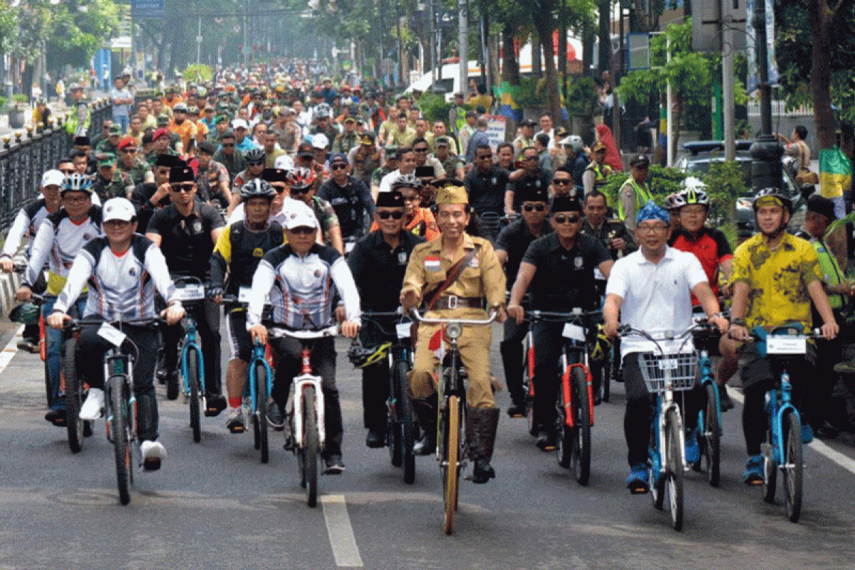 Netizen ramai bicarakan Jokowi naik sepeda ontel