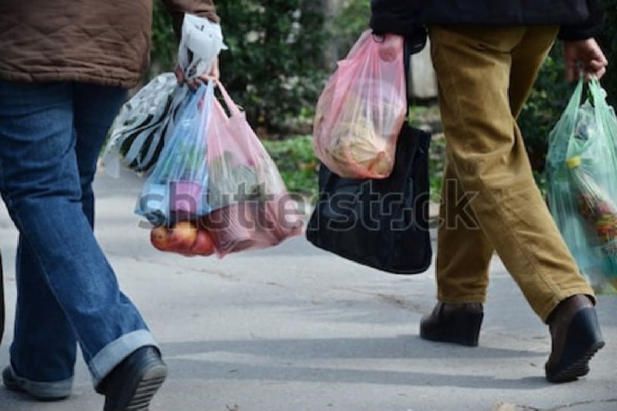 Sandiaga Uno minta daerah lain ikuti Bali soal bebas plastik