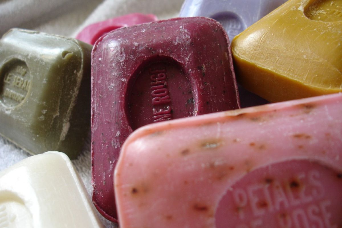 Benarkah sabun batangan dapat obati kram kaki?