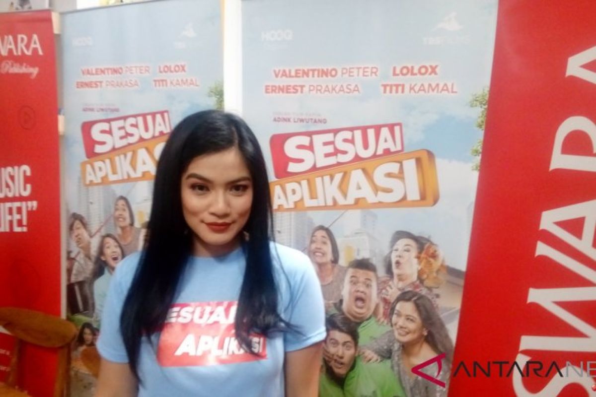 Titi Kamal kembali isi soundtrack film "Sesuai Aplikasi"