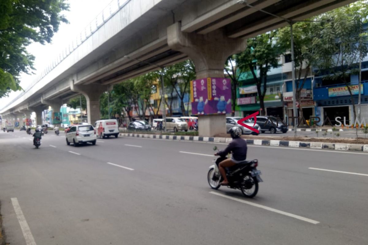 Warga minta jembatan penyeberangan di Jalan Sudirman