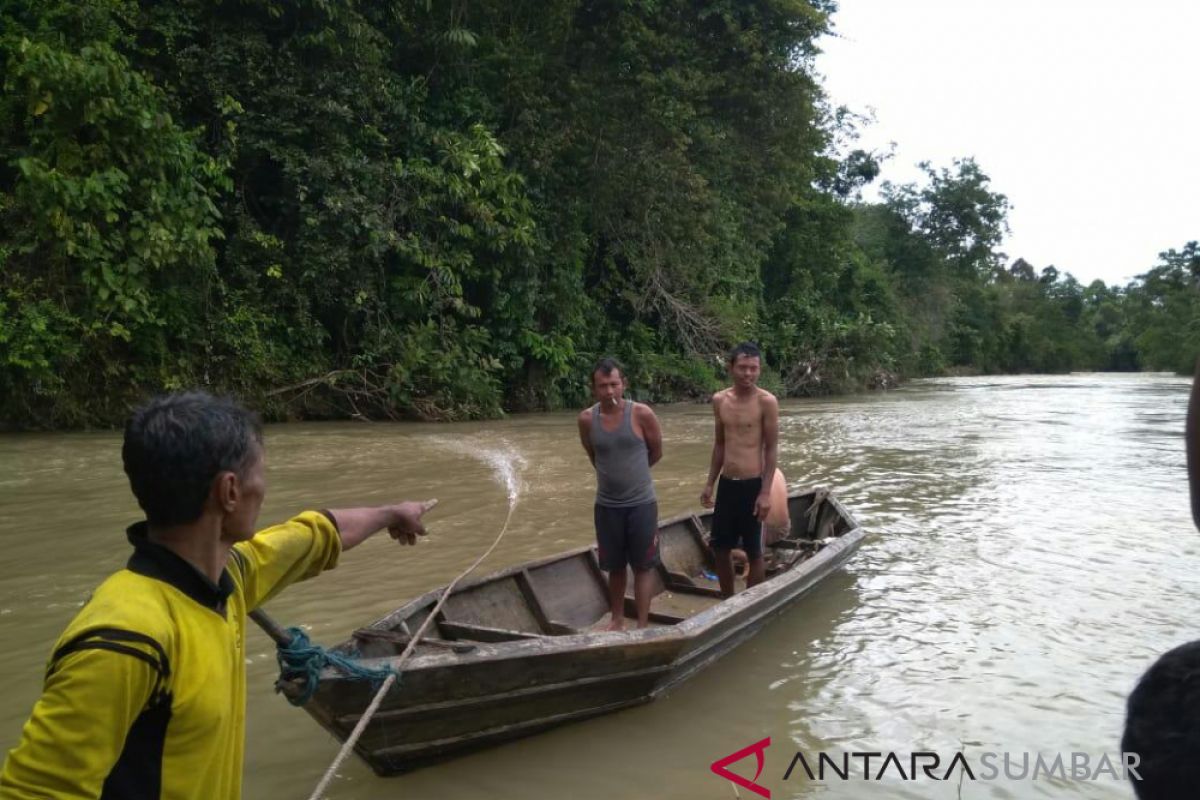 Hari ke tiga, pencari pasir yang hanyut belum ditemukan