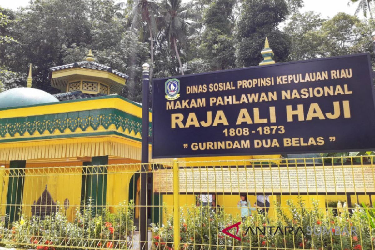 Mengunjungi makam bapak bahasa Raja Ali Haji