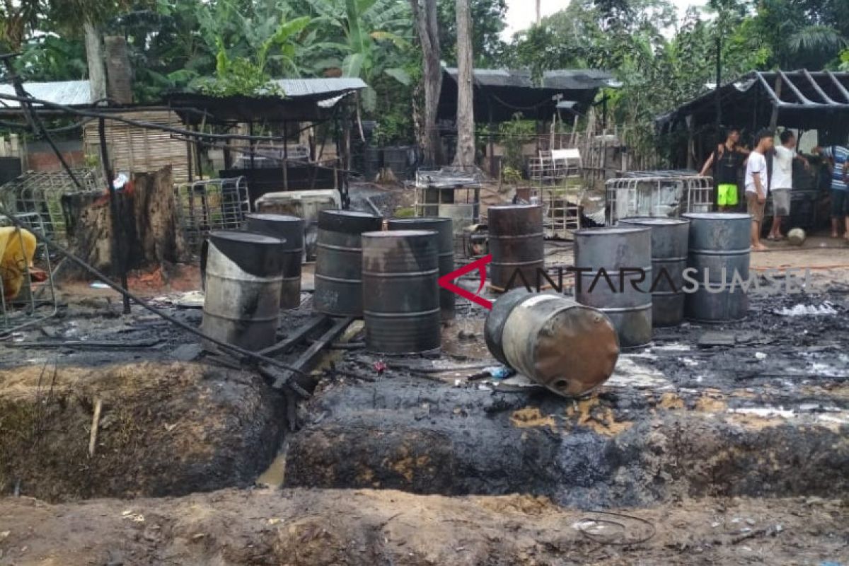 Dapur minyak mentah ilegal di Muratara terbakar