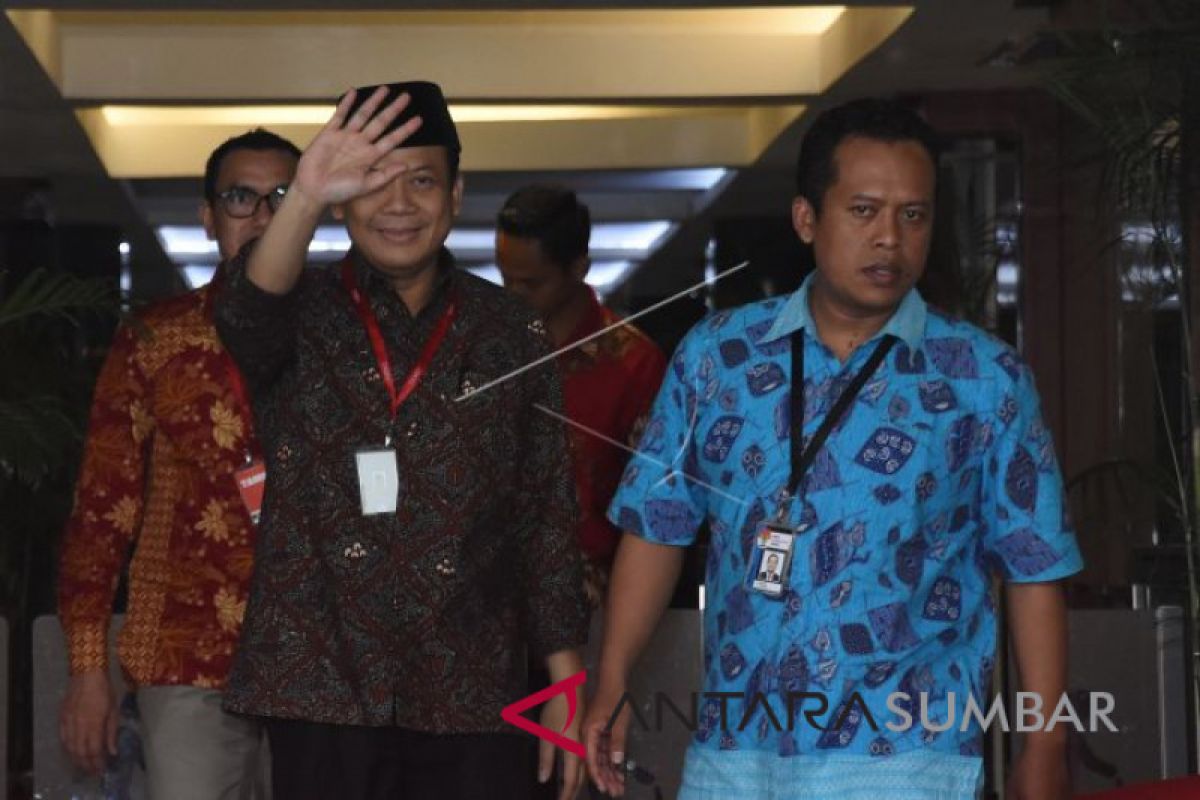 Fraksi PAN belum serahkan surat pergantian Taufik Kurniawan