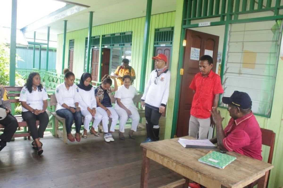 Bupati Asmat tinjau fasilitas pemerintah di Kampung Nakai
