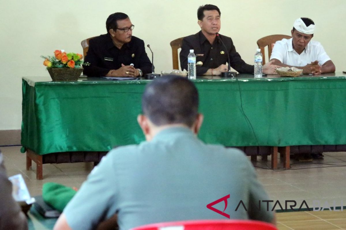 Bupati Klungkung temui masyarakat Sente jelaskan kontroversi pembuangan sampah