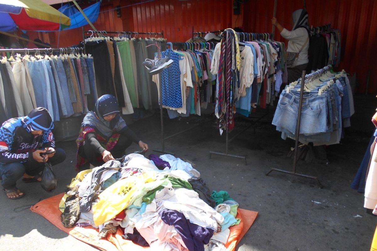 Pasar Tungging jual pakaian bermerek harga murah