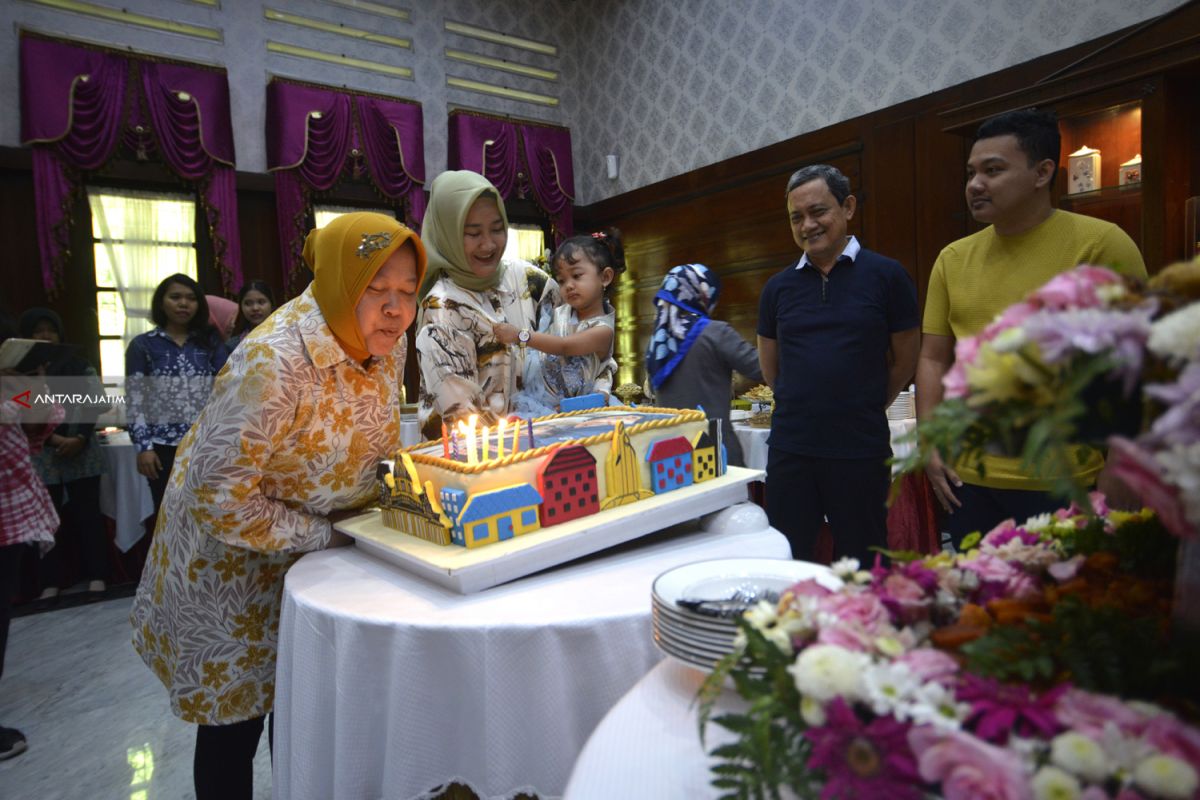 Kado Ulang Tahun Risma Untuk Anak-Anak di Kota Surabaya