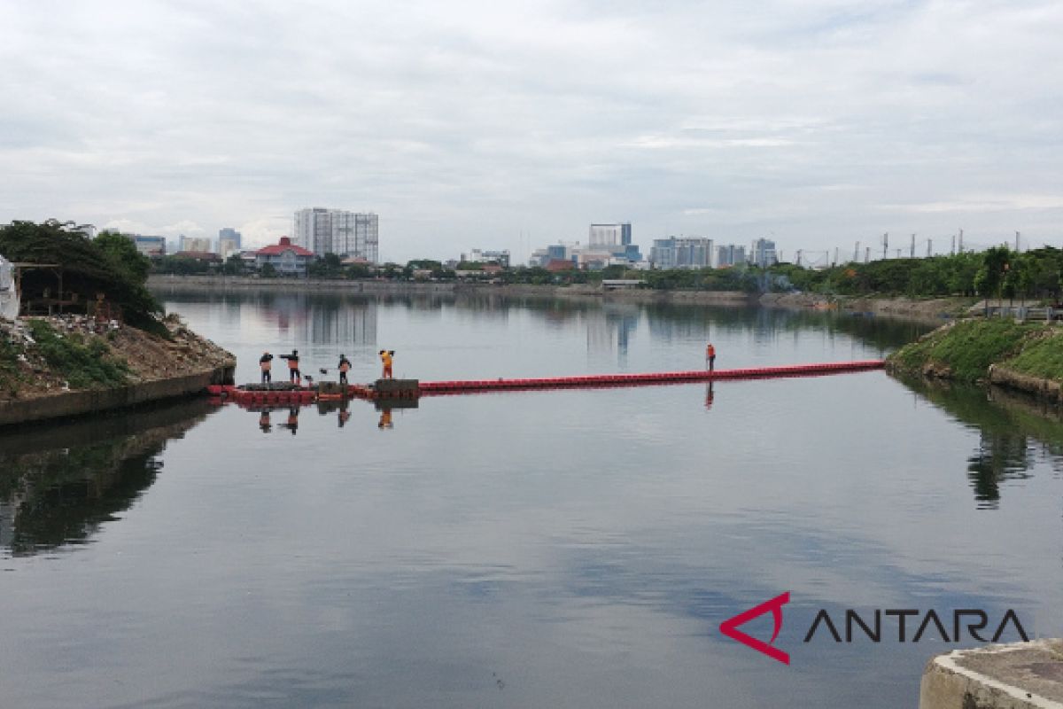 Antisipasi banjir, petugas Waduk Pluit siaga 24 Jam