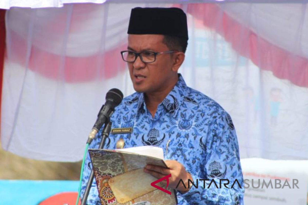 Wawako Maulana serahkan bea siswa Baznas