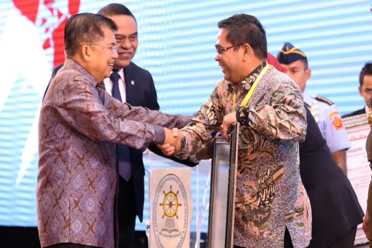 Menperin raih penghargaan pemimpin perubahan