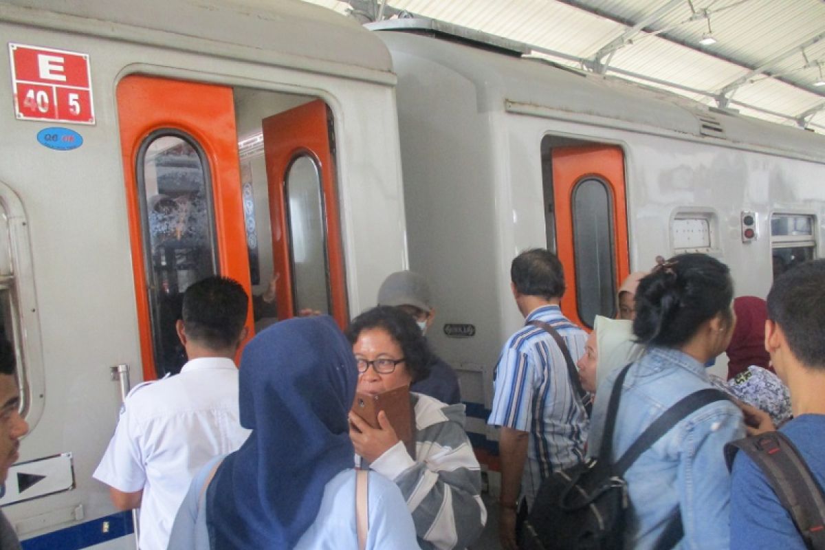 Volume Penumpang Kereta Daop VII Alami Kenaikan saat Libur Panjang