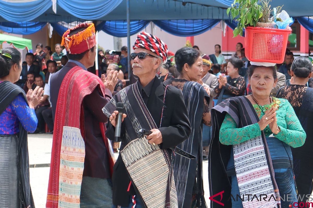 Ciri khas baju adat pengantin Sumatera Utara