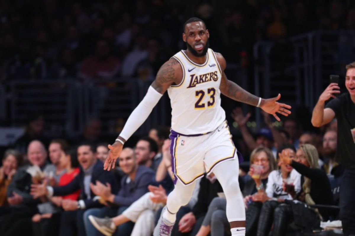 LeBron James pimpin Lakers tundukkan Suns