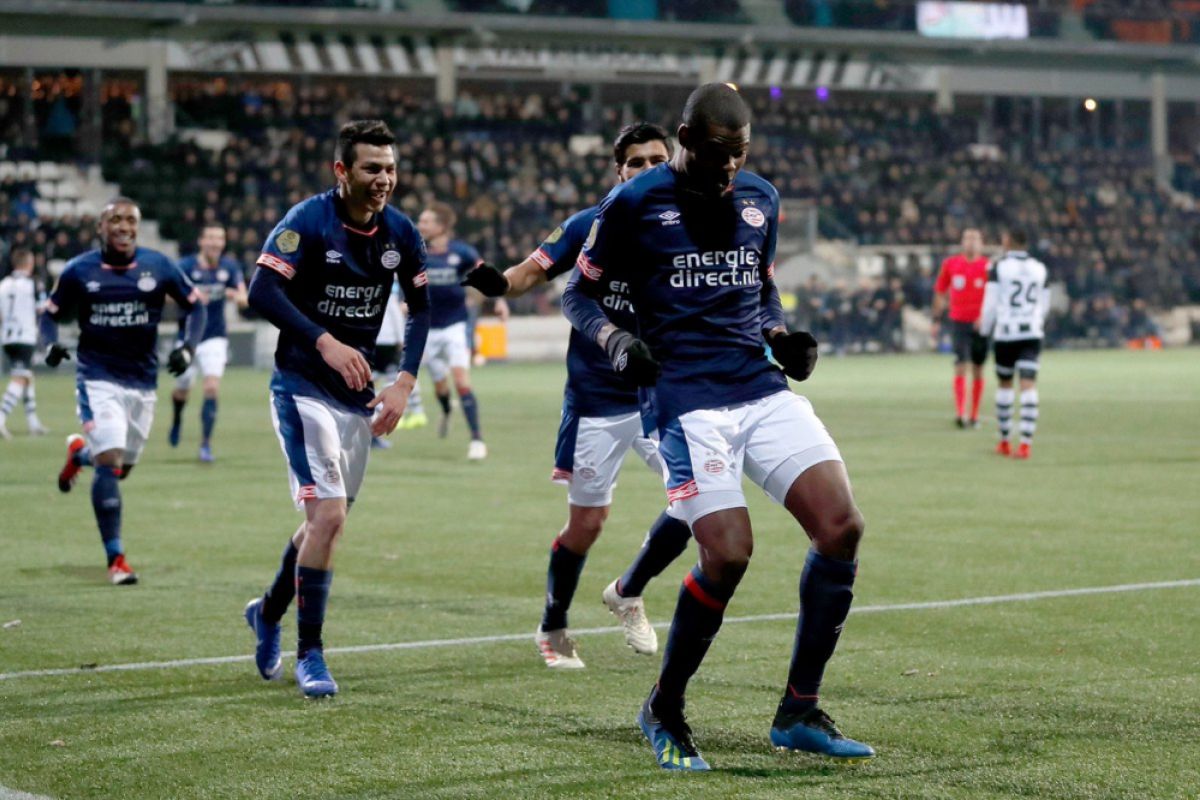 PSV libas sembilan pemain Heracles 4-0