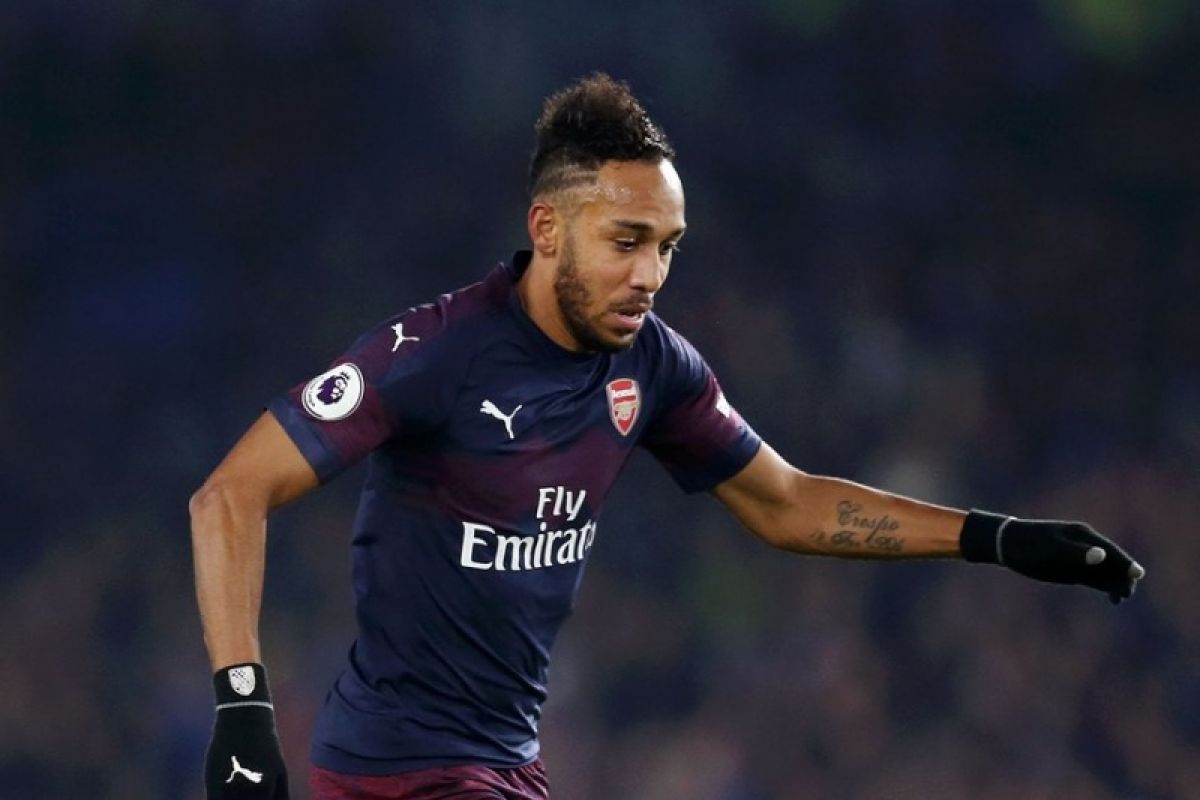 Kendati gagal antar Arsenal menang, Aubameyang tetap bercokol sebagai top skor