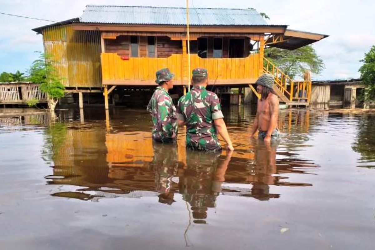 Floods swamp residential, office areas in Keerom District, Papua