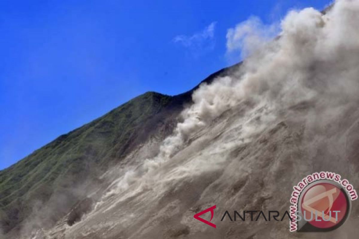 Waspadai luncuran awan panas guguran Gunung Karangetang