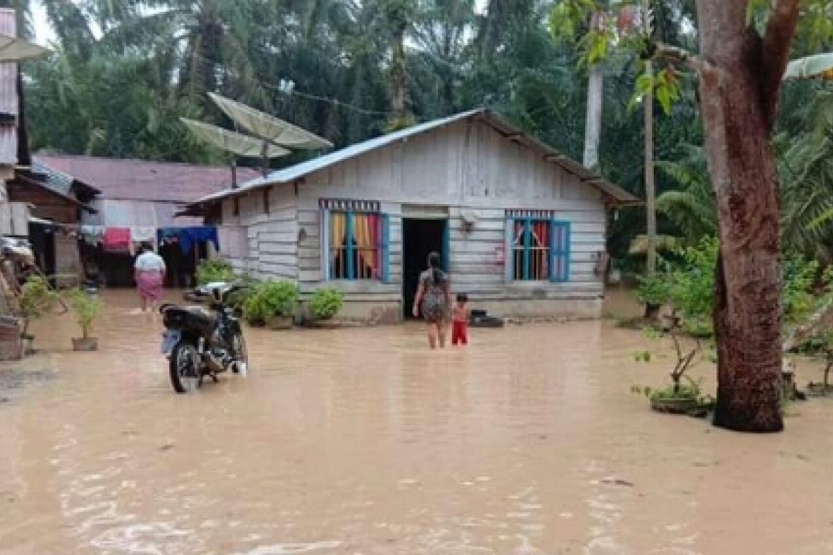 Banjir landa Labura, seorang meninggal