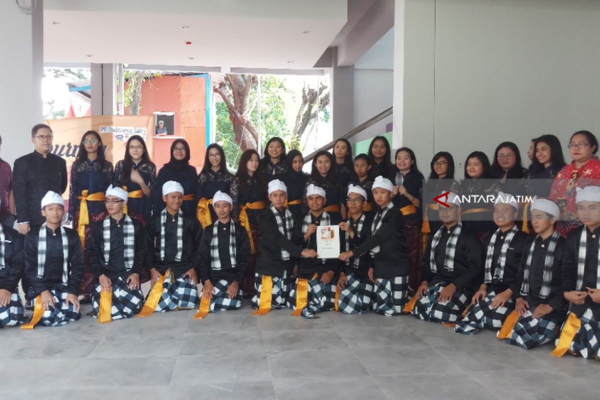 Paduan Suara Ubaya Raih Emas di Hong Kong