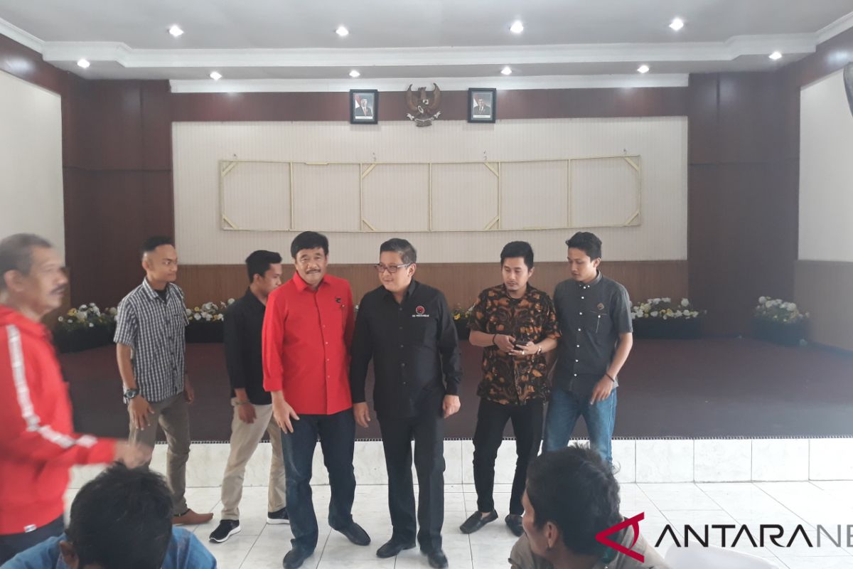 Hasto-Djarot jenguk Bupati Asahan