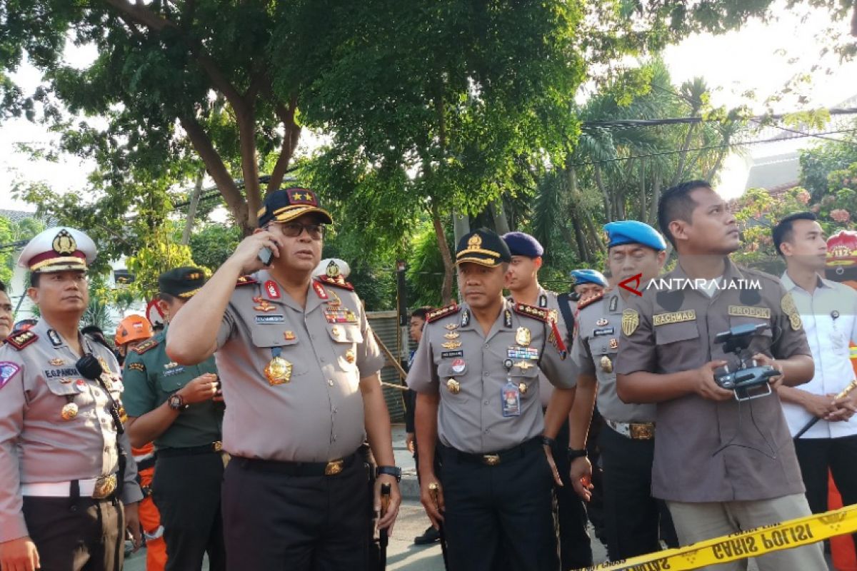 Tanah Ambles Jalan Gubeng, Polisi Pastikan Tidak Ada Korban (Video)