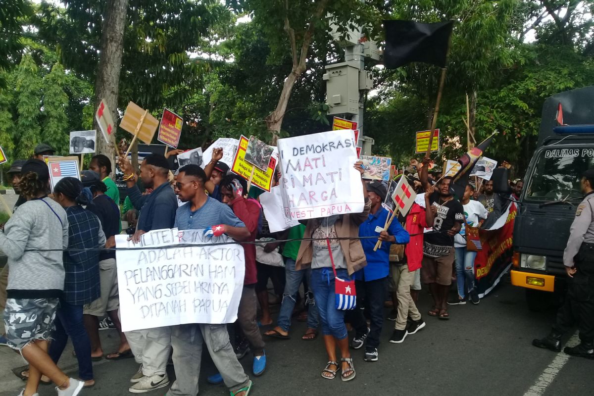 150 anggota Polresta Denpasar bubarkan demo damai aliansi Papua