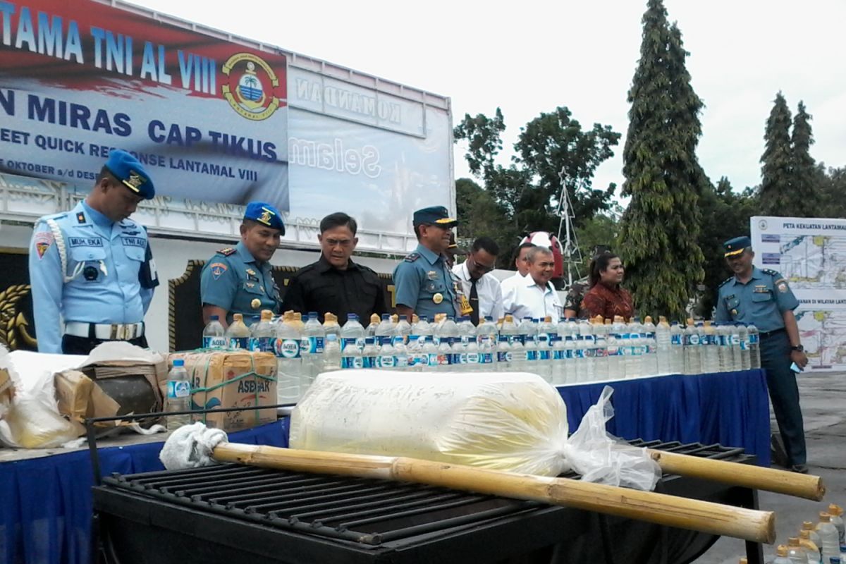 Lantamal Manado musnahkan 1.520 liter miras beralkohol