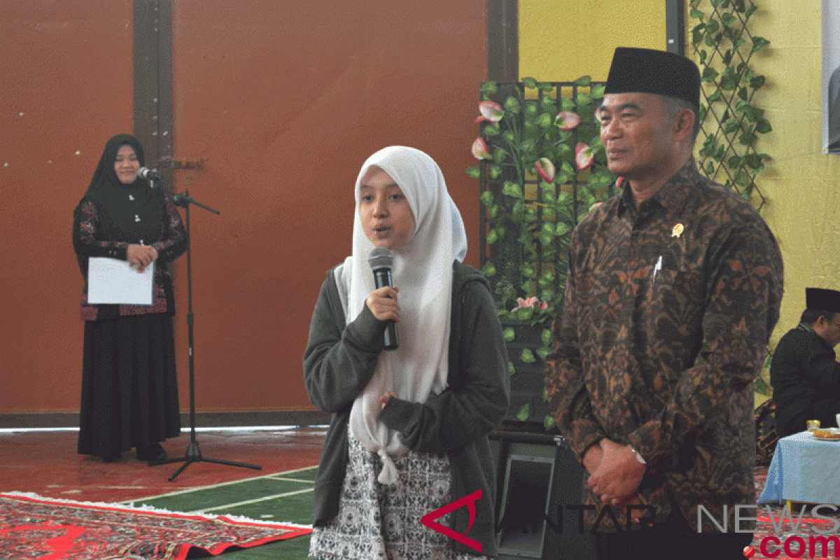 Mendikbud minta murid Sekolah Indonesia Riyadh diajarkan Indonesia Raya tiga stanza