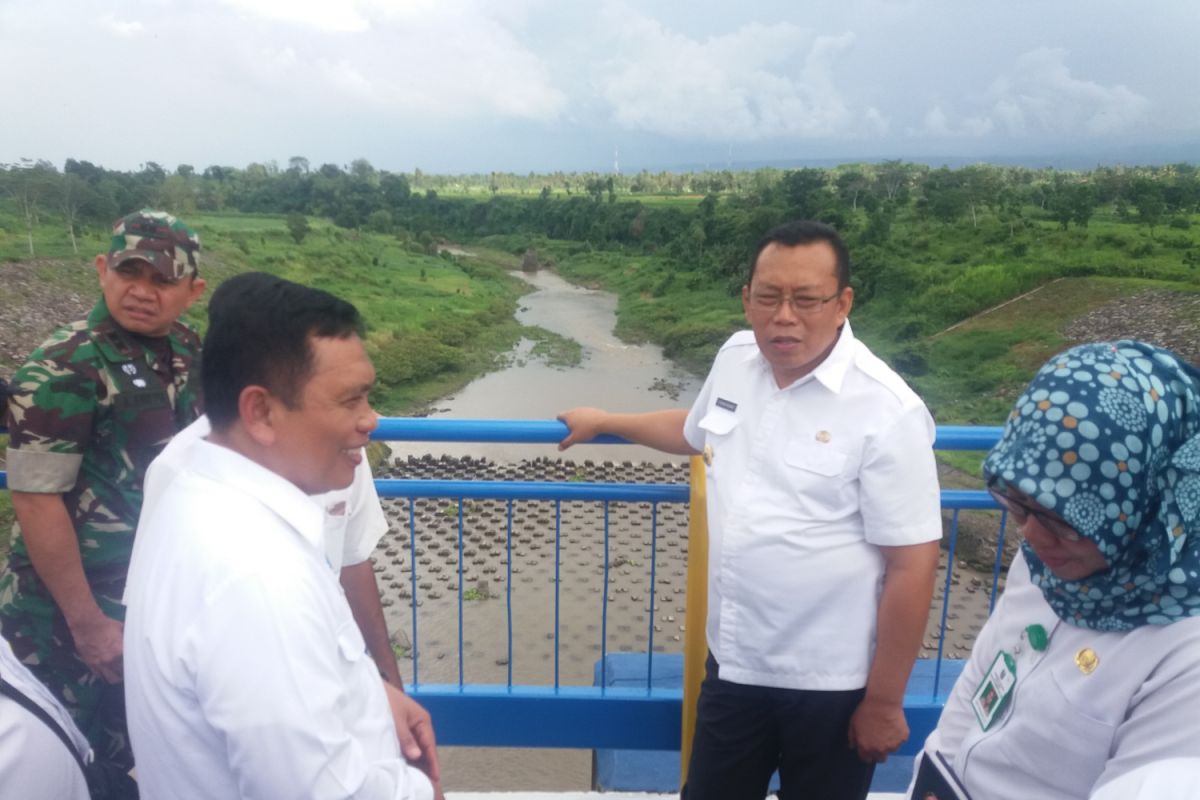 Antisipasi Banjir Bandang, Bupati Situbondo Tinjau Bendung Sampean Baru Bondowoso