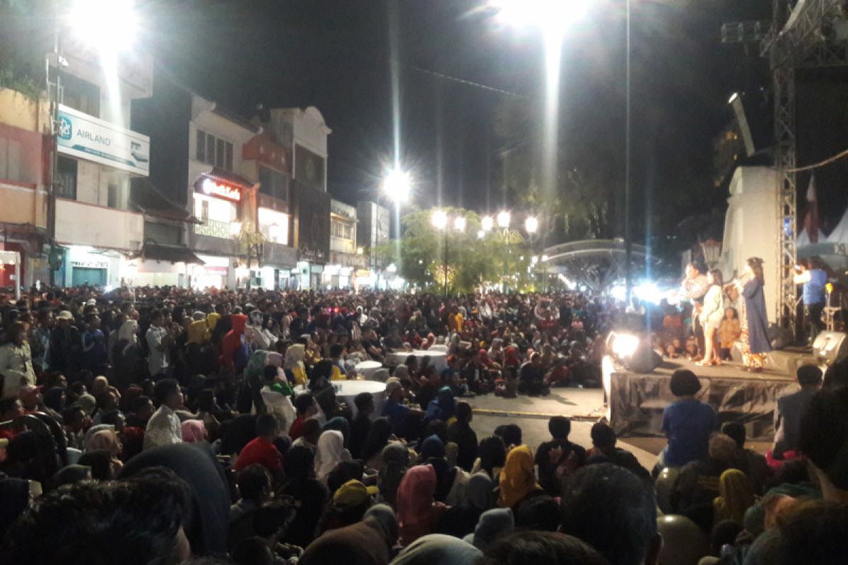 Ribuan orang padati Malioboro Yogyakarta rayakan malam pergantian tahun