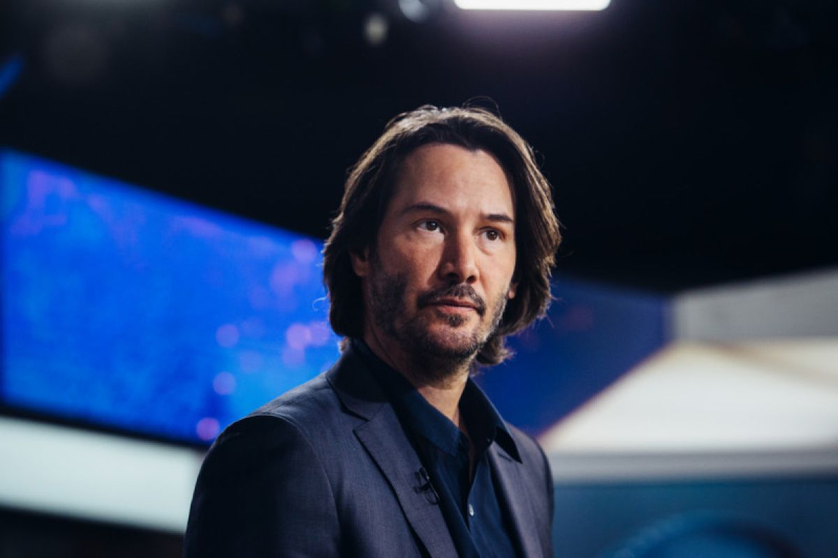 Keanu Reeves bergabung di 