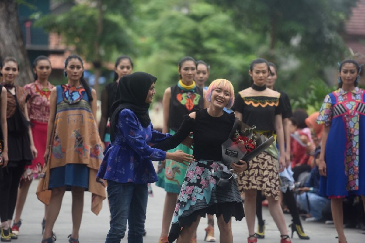 Desainer Kota Kediri Terbantu Ajang Peragaan Busana