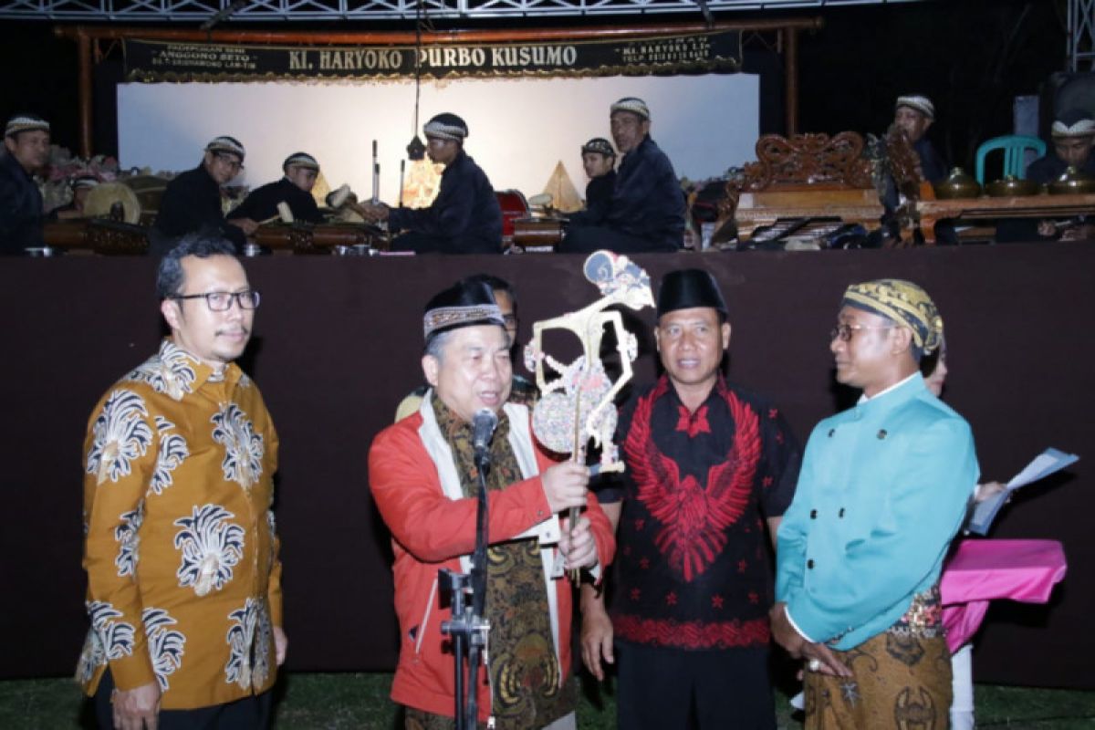 MPR sosialisasikan empat pilar di Lampung lewat wayang kulit