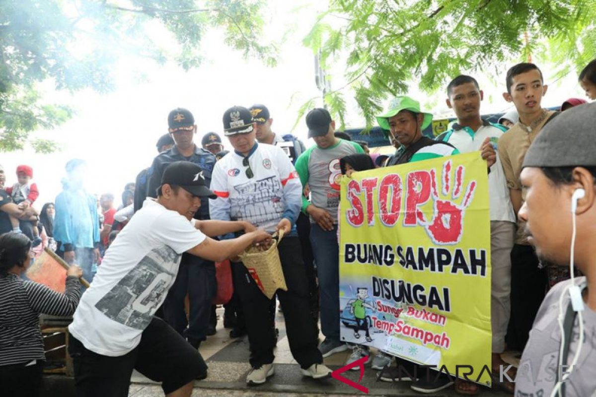 Wali Kota Tegur Pedagang Siring Menara Pandang