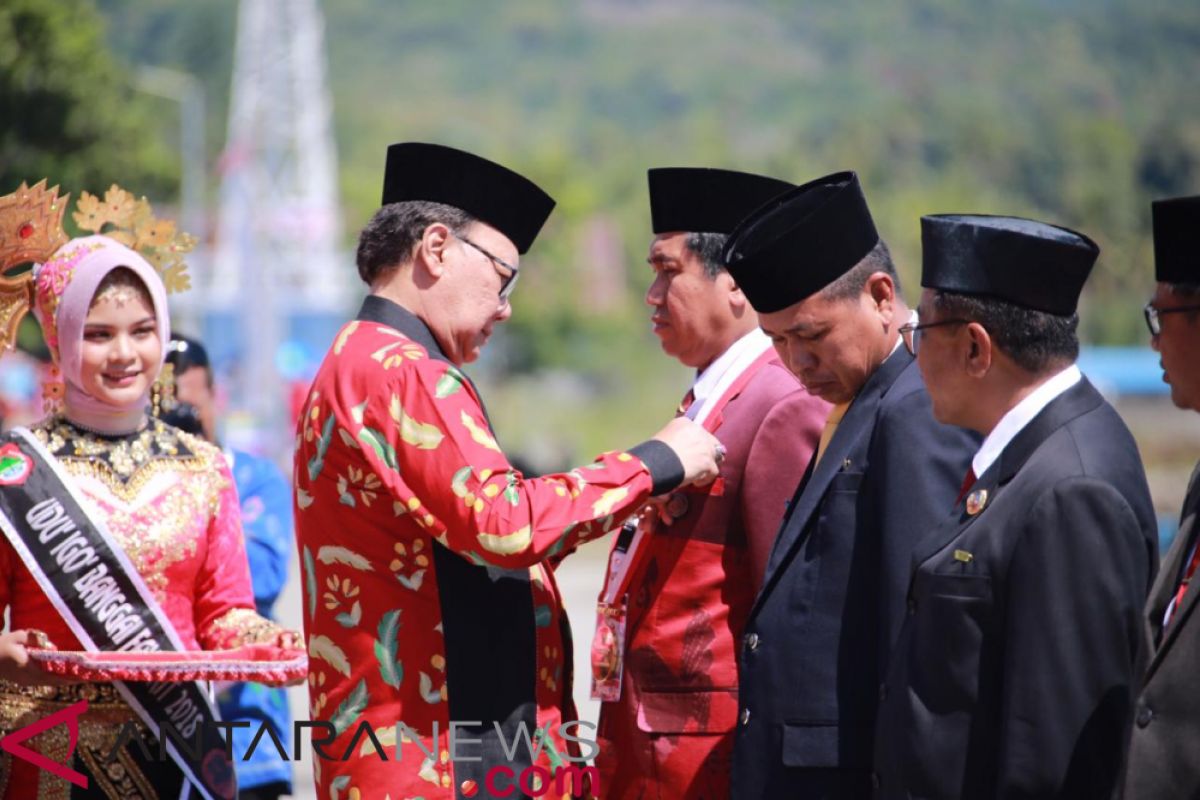 Mendagri serahkan penghargaan satya lencana kepada empat bupati