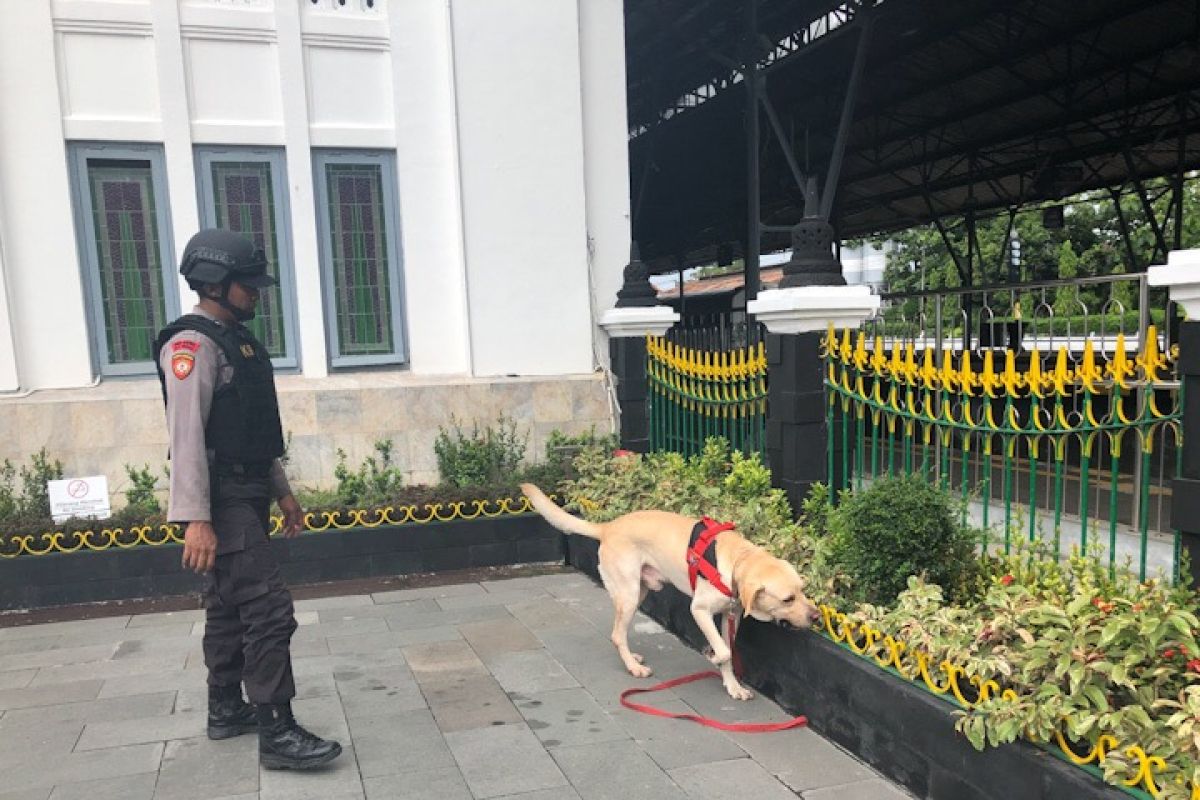 Dua anjing K-9 siap amankan stasiun di Yogyakarta