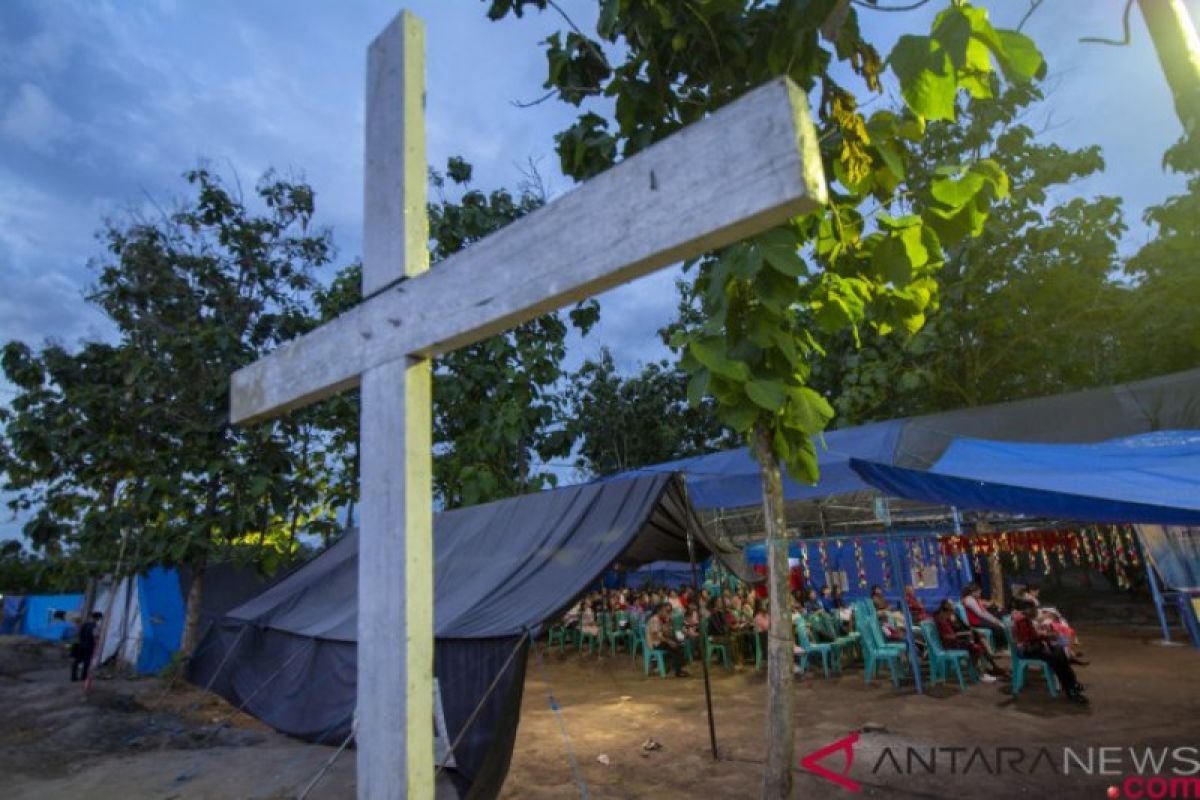 Tenda darurat jadi tempat ibadah Umat Kristiani di Kabupaten Sigi