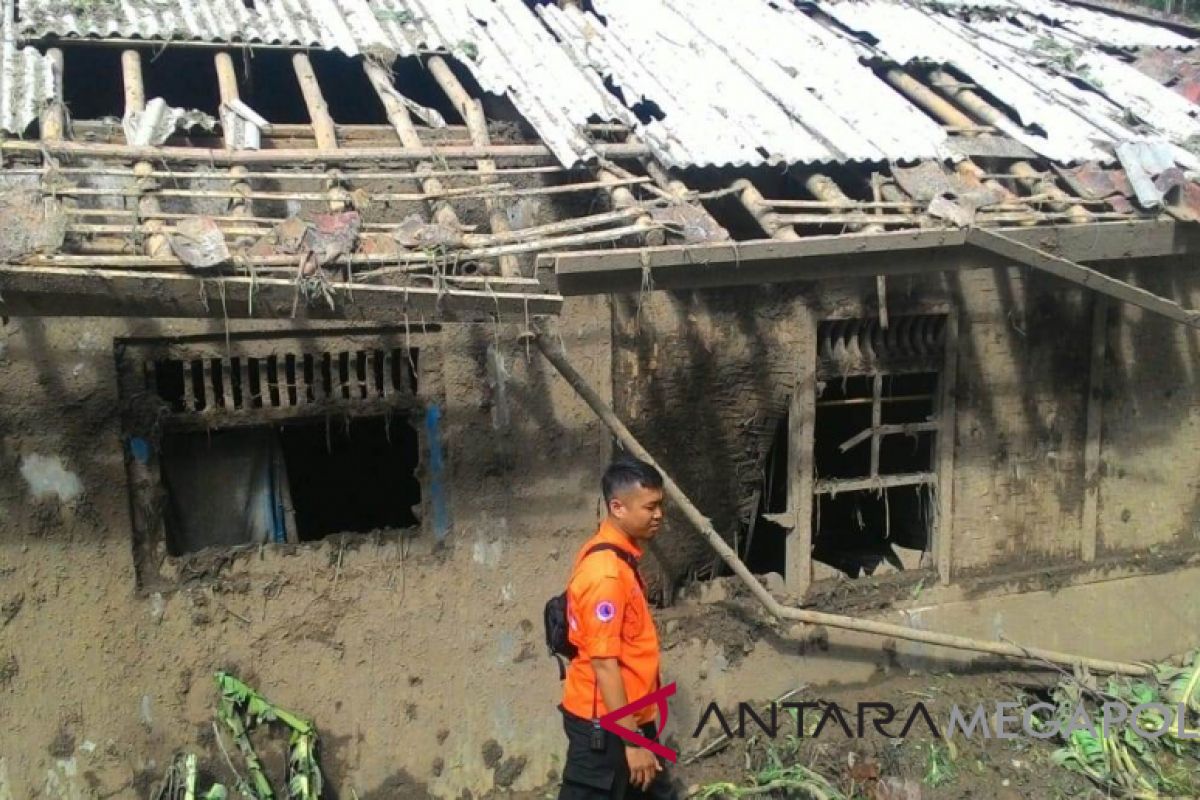 Puluhan rumah di Sukabumi rusak akibat bencana