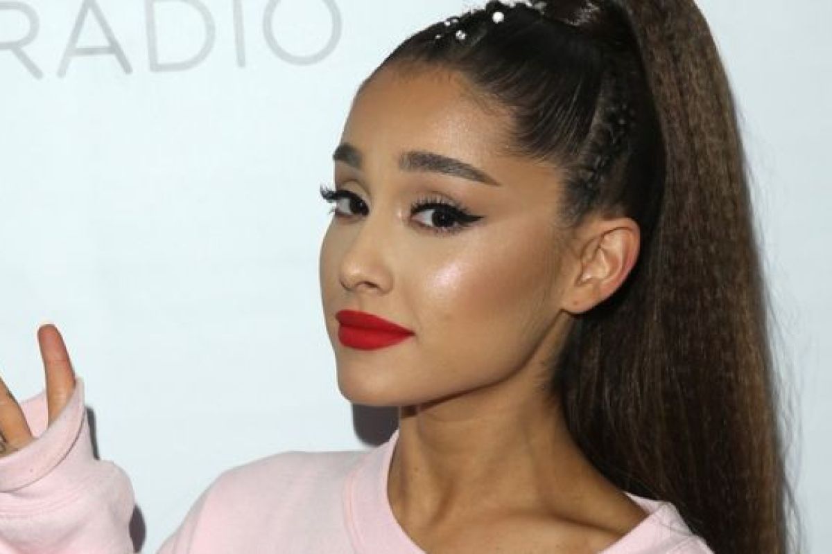 Penyanyi Ariana Grande berbagi kiat sukses kepada musisi muda