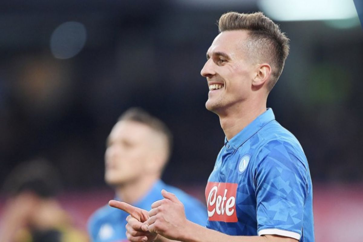 Arkadiusz Milik membawa Napoli raih 3 poin di markas Cagliari