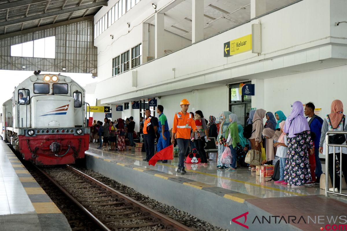 Volume penumpang Natal di stasiun Daop 7 Madiun naik