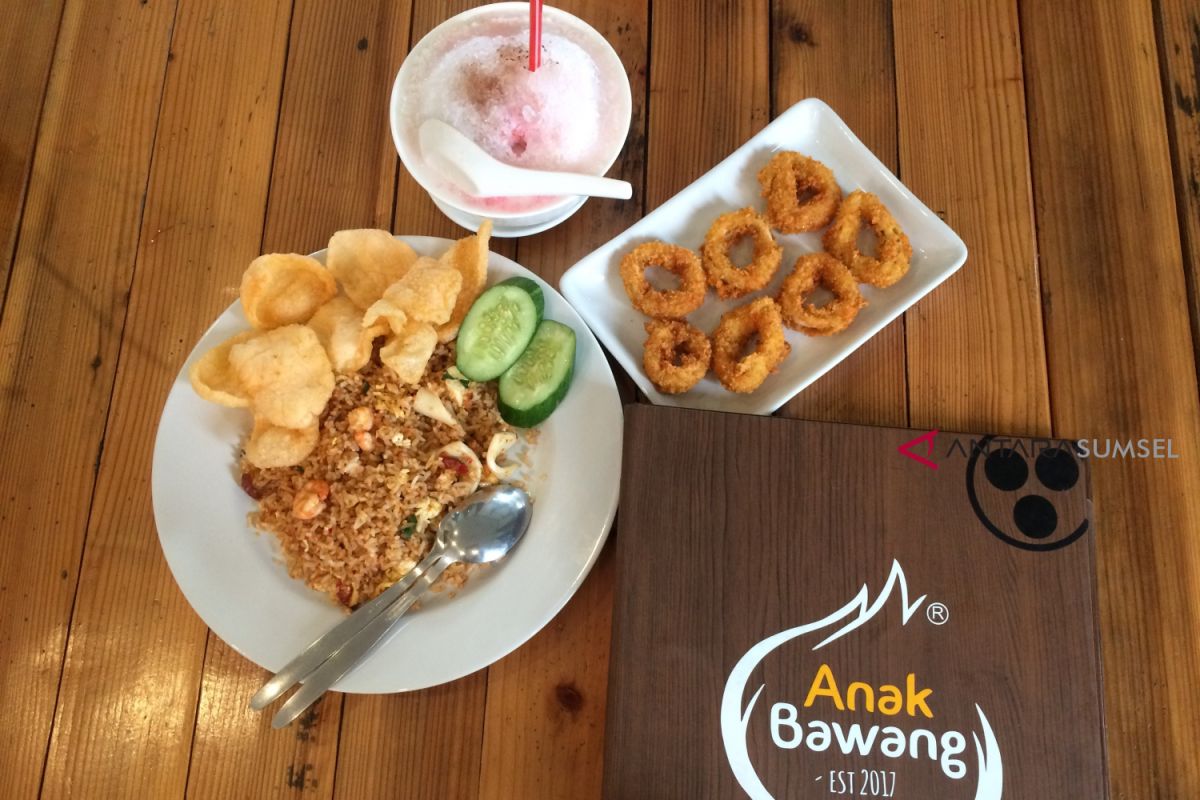 Kuliner "Milenial" nikmat di Anak Bawang Rajawali