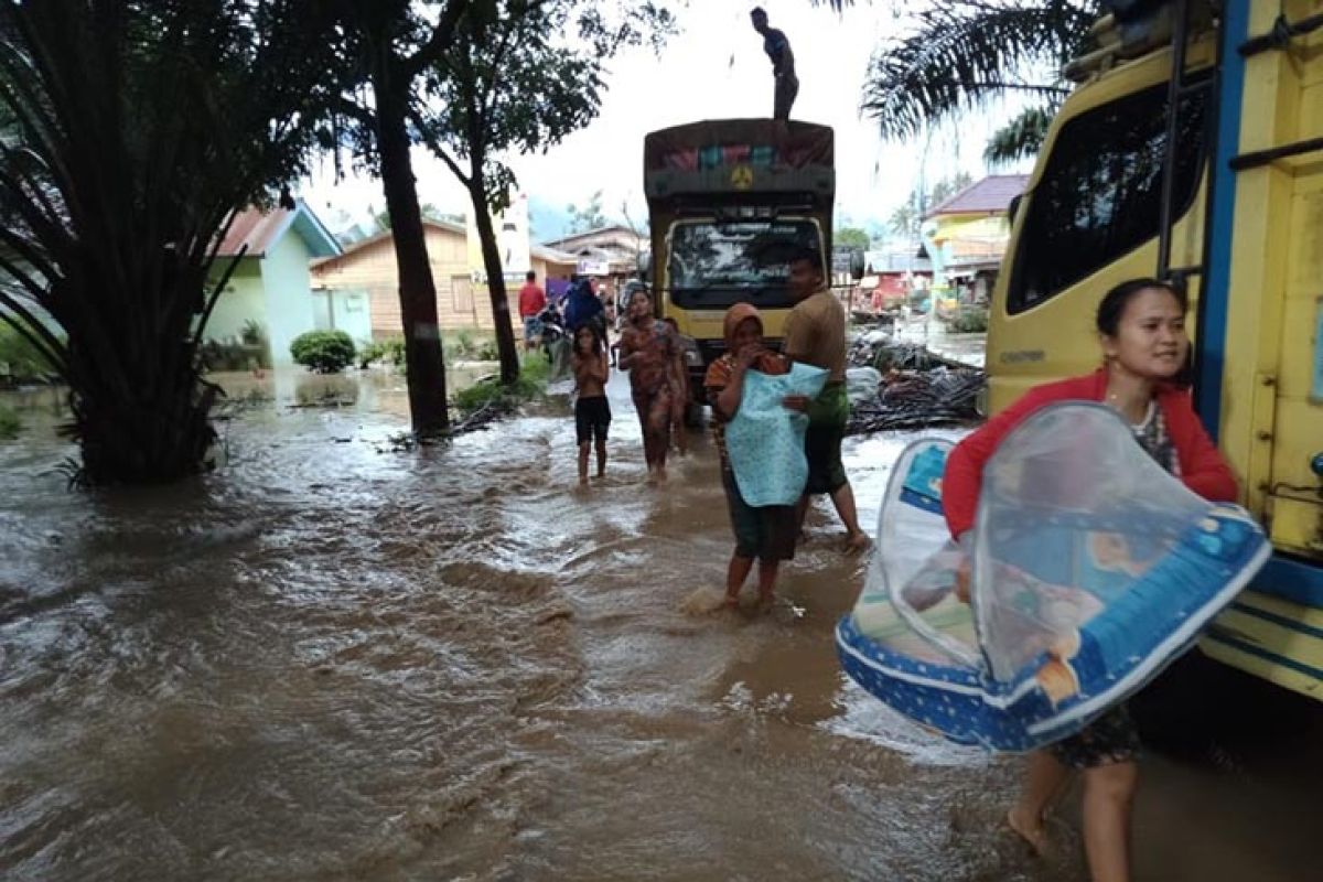 Banjir putus jalan nasional Kutacane-Blangkejeren